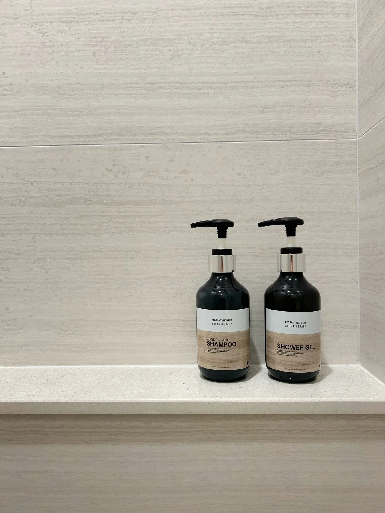 Prepared towels and bathroom amenities
